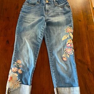 Chicos cropped floral stitched jeans. Size .5